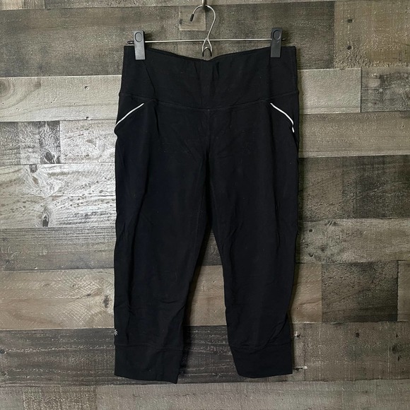 SOLD Athleta Relay Capri Medium - Picture 3 of 4